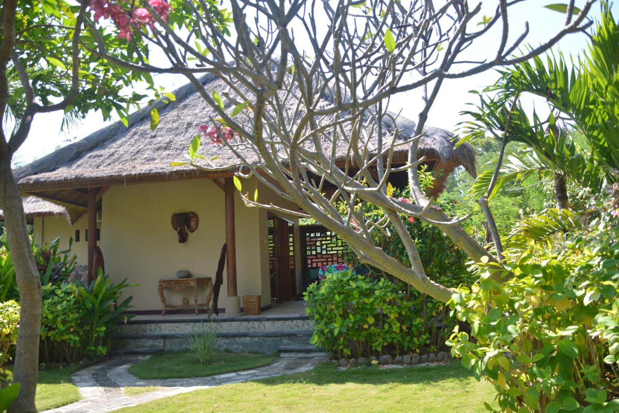 Sunia Loka Bungalows & Dive Center Pemuteran Buitenkant foto